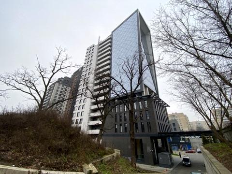 комерційна за адресою Василя Стуса вул., 35-А