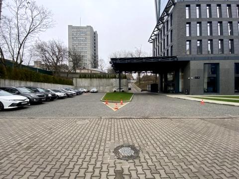 комерційна за адресою Василя Стуса вул., 35-А