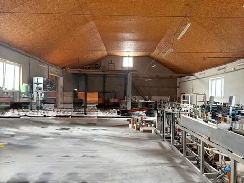 комерційна за адресою Центральна, 145