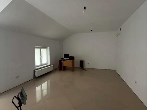 комерційна за адресою Центральна, 145