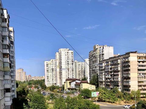 комерційна за адресою Київ, Лариси Руденко вул., 6а