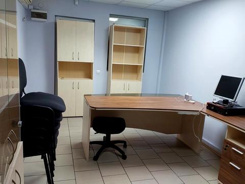 комерційна за адресою Київ, Лариси Руденко вул., 6а