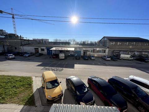 комерційна за адресою Володимира Навроцького вул., 31-А