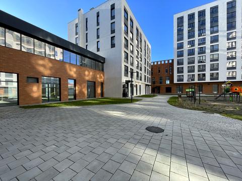 комерційна за адресою Володимира Навроцького вул., 31-А