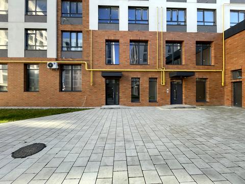 комерційна за адресою Володимира Навроцького вул., 31-А