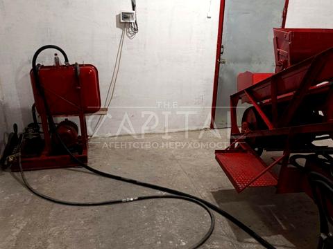 комерційна за адресою Миру вул., 1