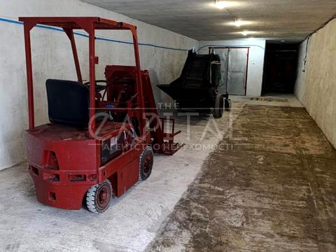 комерційна за адресою Миру вул., 1