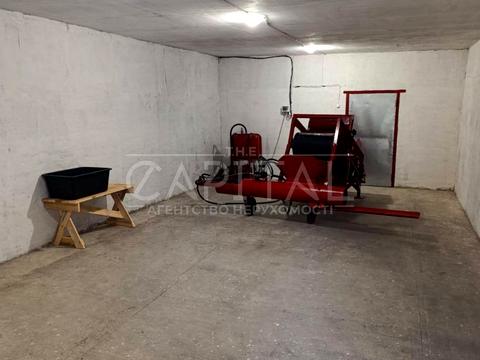 комерційна за адресою Миру вул., 1