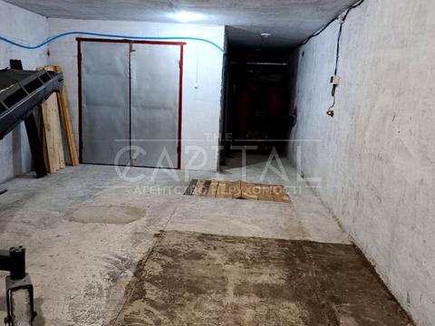 комерційна за адресою Миру вул., 1