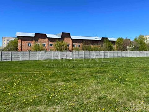 комерційна за адресою Небесної Сотні вул. (Паризької Комуни), 4