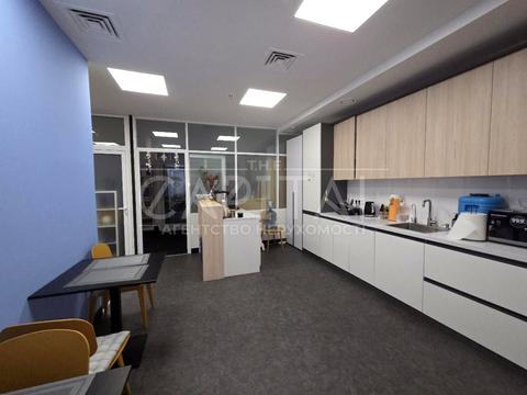 комерційна за адресою Басейна вул., 7