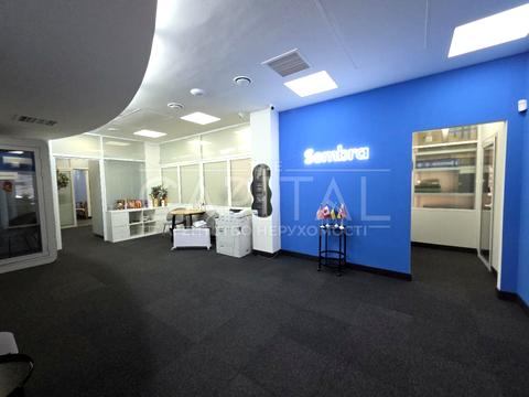 комерційна за адресою Басейна вул., 7