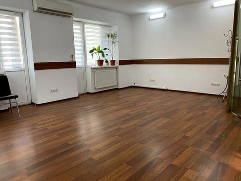 комерційна за адресою Юрківська вул., 28