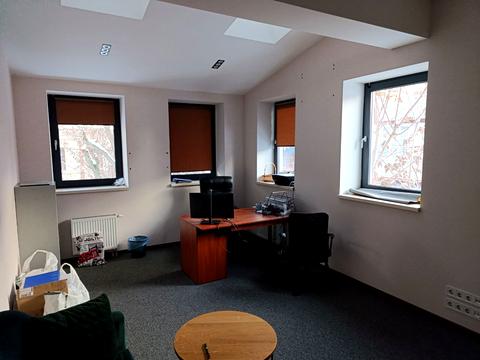 комерційна за адресою Старокозацька вул. (Комсомольська), 4