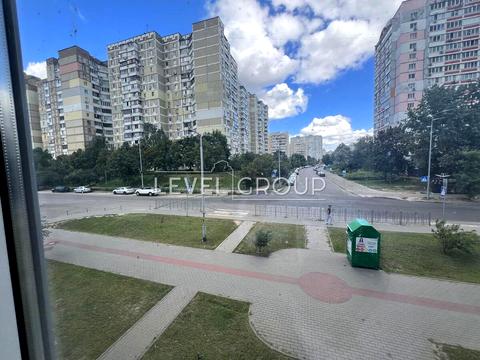 комерційна за адресою Миколи Ушакова вул., 1-Д