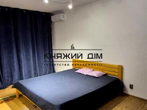 квартира за адресою Анни Ахматової вул., 43