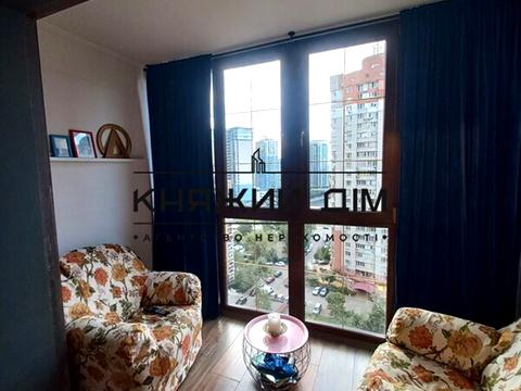 квартира за адресою Анни Ахматової вул., 43