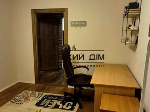 квартира за адресою Анни Ахматової вул., 43