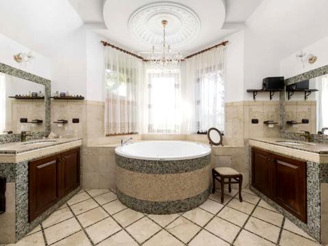 дом по адресу с. Вишенки, Садовая ул.