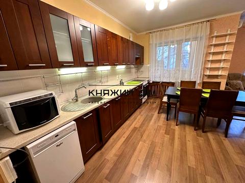 квартира за адресою Анни Ахматової вул., 33