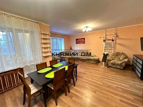 квартира за адресою Анни Ахматової вул., 33