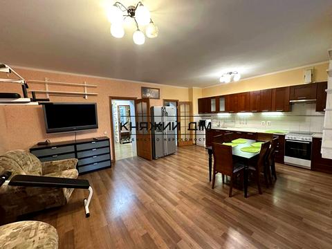 квартира за адресою Анни Ахматової вул., 33