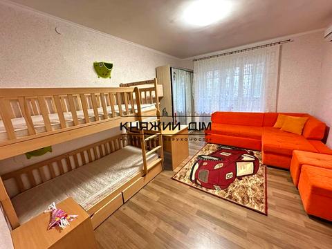 квартира за адресою Анни Ахматової вул., 33