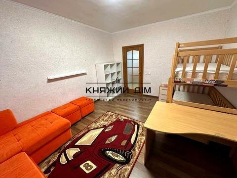 квартира за адресою Анни Ахматової вул., 33