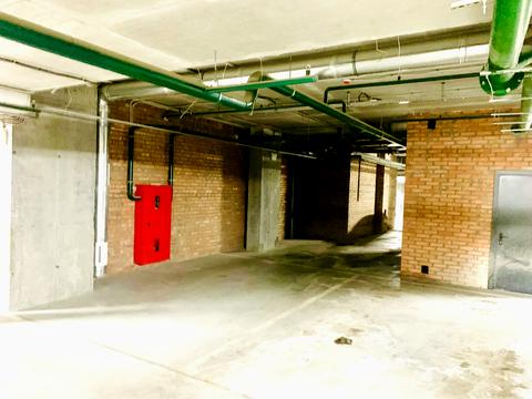 паркомісце за адресою Ростиславська вул. (Маршала Рибалка), 5-А