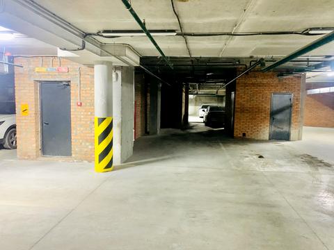 паркомісце за адресою Ростиславська вул. (Маршала Рибалка), 5-А