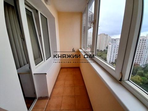 квартира за адресою Анни Ахматової вул., 31