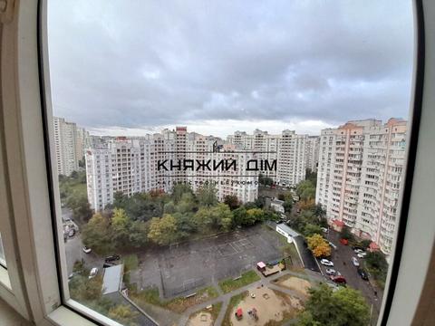 квартира за адресою Анни Ахматової вул., 31