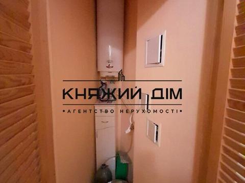 квартира за адресою Анни Ахматової вул., 31