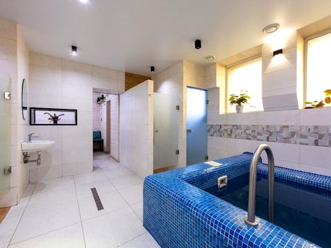 комерційна за адресою Київська вул., 1