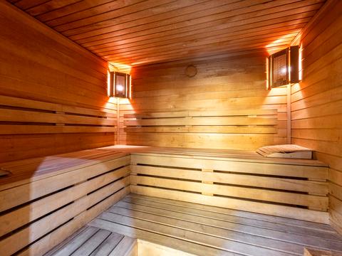 комерційна за адресою Київська вул., 1