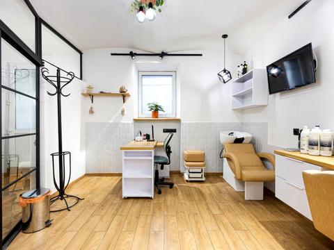 комерційна за адресою Київська вул., 1