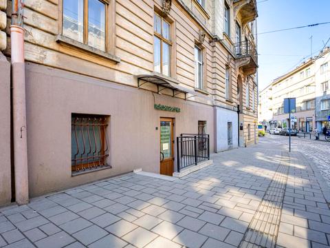 комерційна за адресою Київська вул., 1