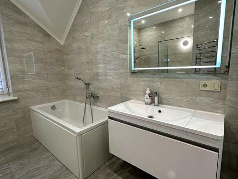 будинок за адресою Райдужна вул., 60