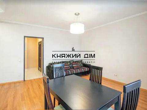 квартира за адресою Дніпровська набережна вул., 25