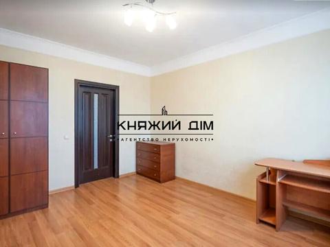 квартира за адресою Дніпровська набережна вул., 25