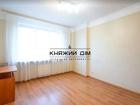 квартира за адресою Дніпровська набережна вул., 25
