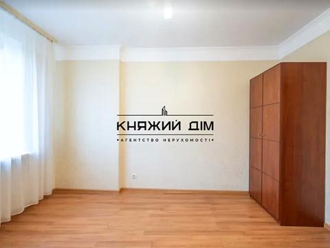 квартира за адресою Дніпровська набережна вул., 25