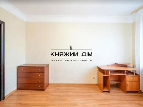 квартира за адресою Дніпровська набережна вул., 25