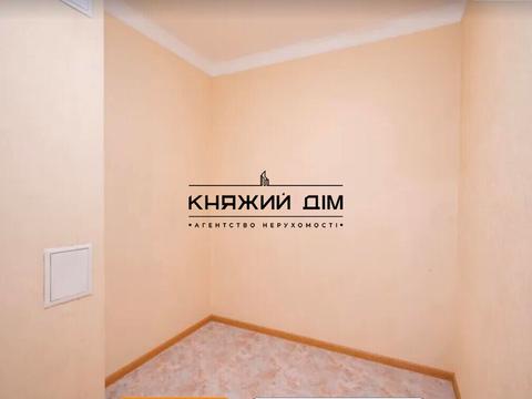 квартира за адресою Дніпровська набережна вул., 25