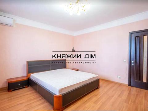 квартира за адресою Дніпровська набережна вул., 25