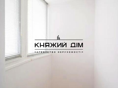 квартира за адресою Дніпровська набережна вул., 25
