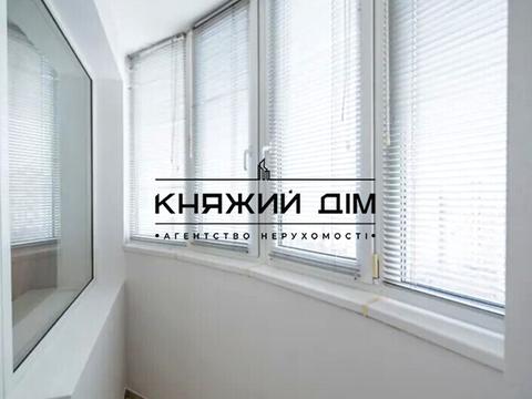 квартира за адресою Дніпровська набережна вул., 25