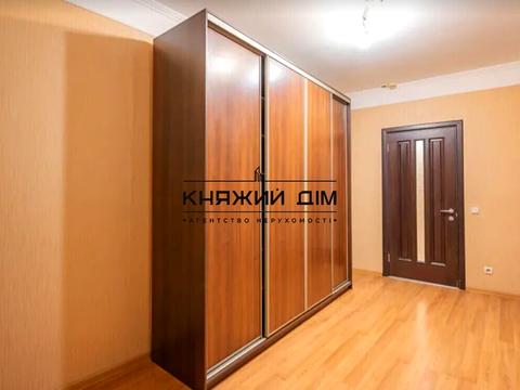 квартира за адресою Дніпровська набережна вул., 25