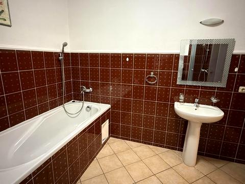 будинок за адресою Лугова вул.