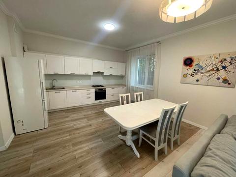 будинок за адресою смт. Козин, Київська вул.